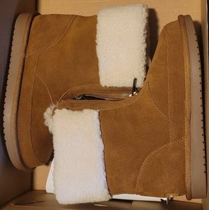 Girls nwt ugg boots